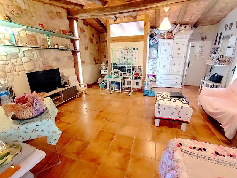Foto d0d518eb-e719-4d8d-a2ee-aafa98a3aff0. Casa amb xemeneia calefacció a Vilanova del Camí