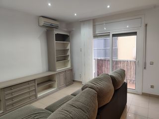 Flat  Carrer de sant josep. Piso reformado en venta en vilanova del camí, cerca del centro y