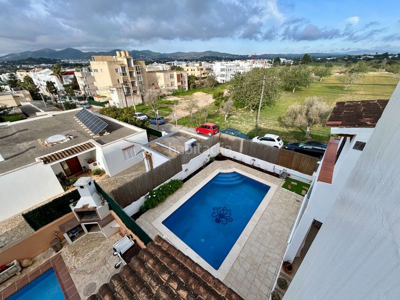 Foto e6a74c56-e756-4ee4-b8b7-c36280c9cb7a. Casa adossada a colom a Jesús Santa Eulària