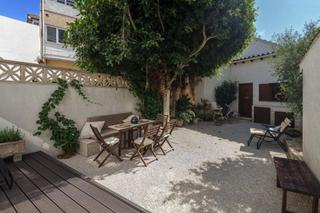 Planta baixa  Carrer de beatriu de pinós. Vivienda típica mallorquina en pere garau con gran patio.