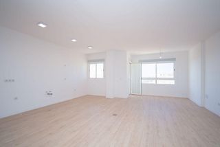 Flat in Son Espanyolet. Lujoso piso moderno con vistas al mar y la catedral, cuenta con