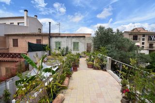 Haus in Santa María del Camí. Encantadora casa mallorquina con gran potencial en el corazón de