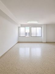 Oficina a Pere Garau. Entresuelo con posibilidad de convertir a vivienda en calle arag