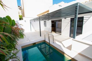 Casa  Calle de lluís martí. Exclusiva casa de lujo con piscina, ascensor y solárium junto a