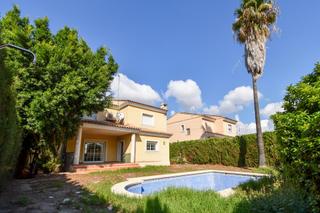 Chalet en El Carme-Sant Agust-Bonavista. Bonito chalet independiente con piscina en les taules