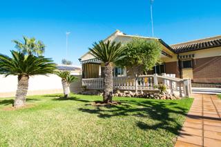 Chalet en Montealegre. Estupendo chalet en la urb. montealegre de leliana