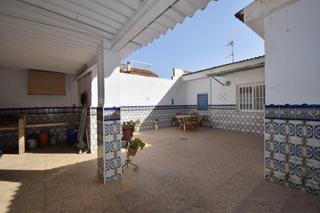 Casa a Benaguasil. Casa de pueblo con encanto y gran patio anexo de 151m
