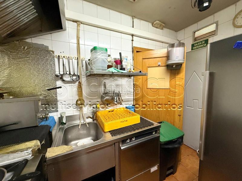 Foto c238d485-aeb5-4ccb-9cd1-c291e5044d8f. Local comercial venta de local comercial con licencia de bar en Madrid