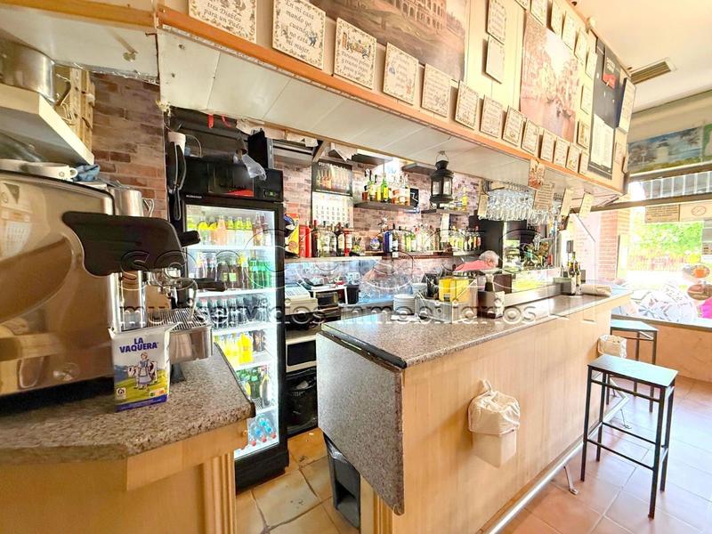 Foto c5e35fa2-bfa1-4edc-9c04-2a220fd7a33d. Local comercial venta de local comercial con licencia de bar en Madrid