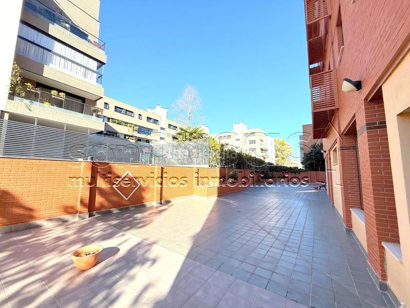 Foto 39ed3f10-d567-4181-b0fe-e3175fb9bf53. Duplex avec chauffage parking terrasse dans Corralejos-Campo de las Naciones Madrid