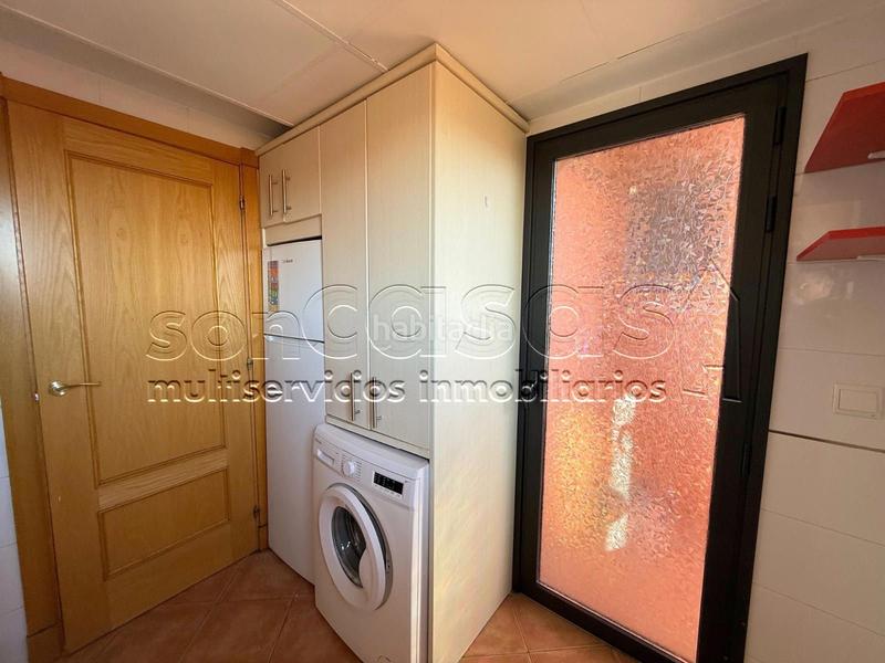 Foto adfb0e92-591a-4db9-bf0b-69c6eaab4acc. Duplex avec chauffage parking terrasse dans Corralejos-Campo de las Naciones Madrid