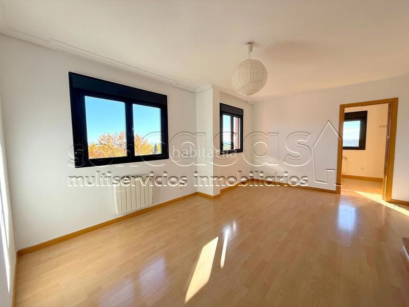 Foto b4aa35f4-488a-4ca2-b76c-ce605f721596. Duplex avec chauffage parking terrasse dans Corralejos-Campo de las Naciones Madrid