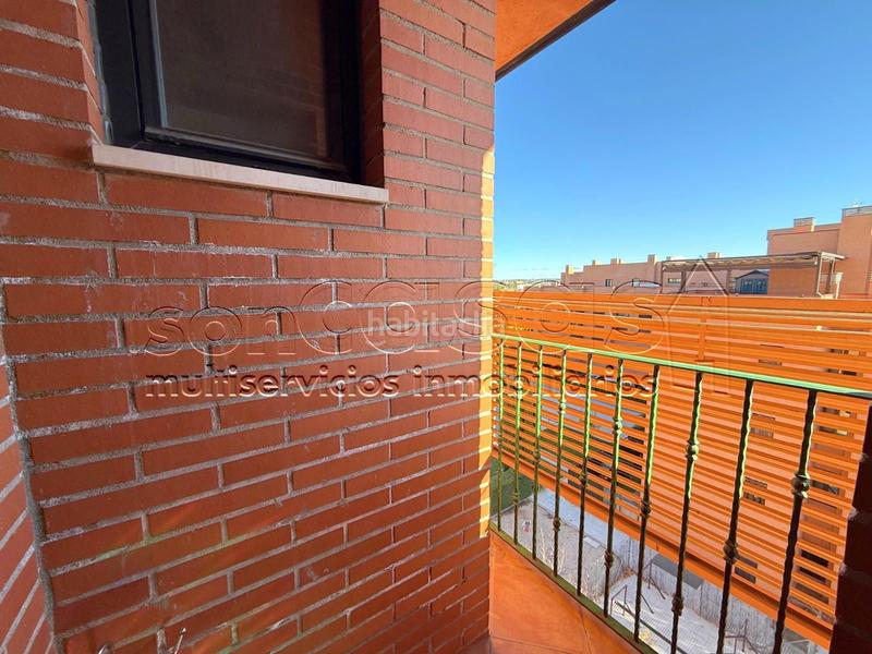 Foto f8ac8c54-5eb9-417e-a0f6-b17313b1f157. Duplex avec chauffage parking terrasse dans Corralejos-Campo de las Naciones Madrid