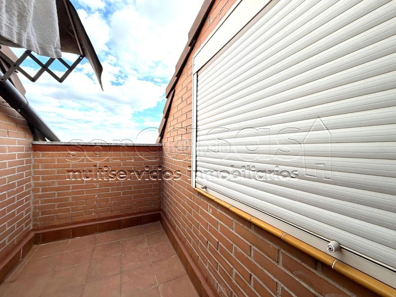 Foto aaeaebb1-fbb4-49fe-ae6f-73f478c868e5. Àtic amb calefacció aparcament piscina a Corralejos-Campo de las Naciones Madrid