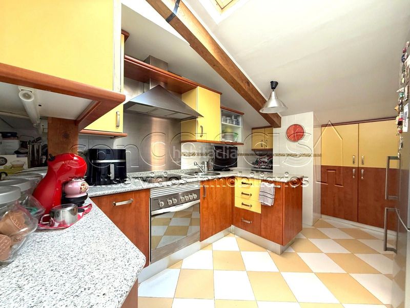 Foto b9ac08e9-0352-43e1-a4ed-c518c8c77b4d. Àtic amb calefacció aparcament piscina a Corralejos-Campo de las Naciones Madrid