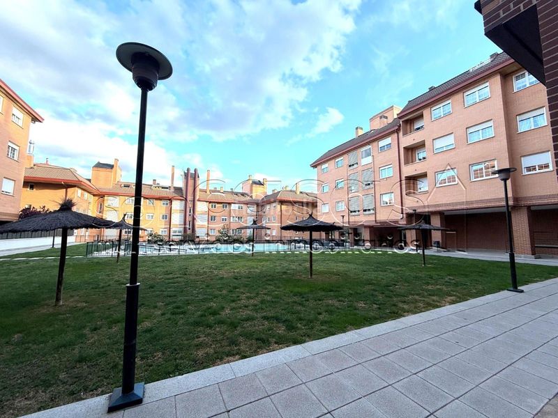 Foto ce6602ea-f9c4-48d9-8707-36e47f3a13aa. Àtic amb calefacció aparcament piscina a Corralejos-Campo de las Naciones Madrid