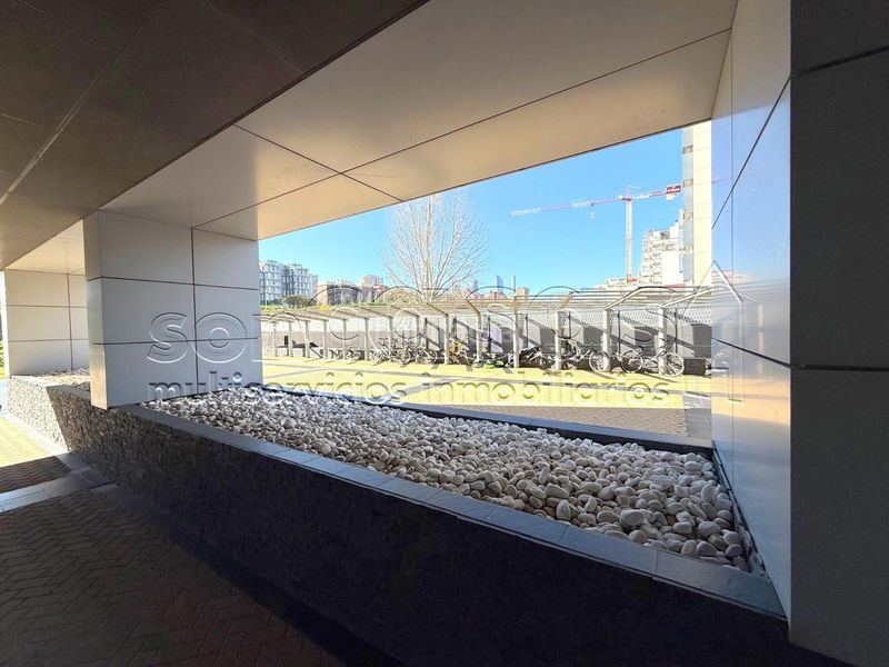 Foto 457c0cb5-bcf8-4aea-9bf6-4f2a63a2f70a. Lloguer pis amb calefacció aparcament piscina a Virgen del Cortijo-Manoteras Madrid