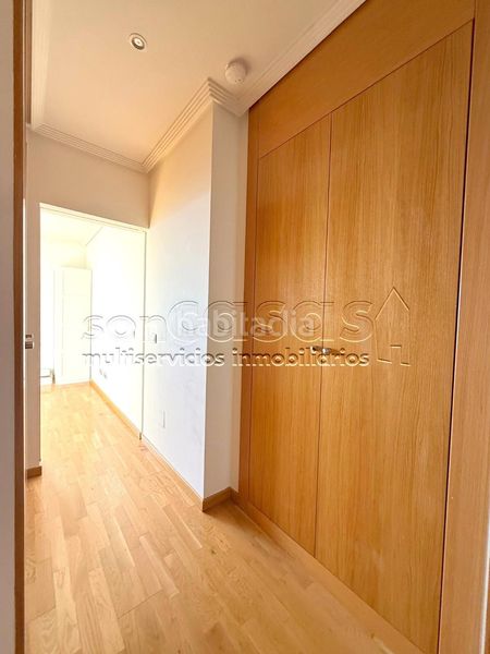 Foto d5e9da5c-02a8-4386-ba3f-fbb88df5fb3f. Lloguer pis amb calefacció aparcament piscina a Virgen del Cortijo-Manoteras Madrid