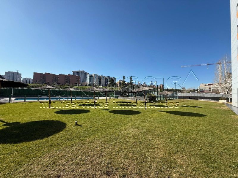 Foto c16aab2b-34ed-4865-8dfe-31f5ff5842b7. Rent flat with heating parking pool in Virgen del Cortijo-Manoteras Madrid