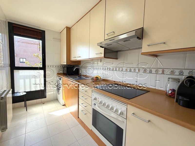 Foto b50ee38b-a72b-4348-a794-8472544c71f0. Pis amb calefacció piscina a Timón Madrid