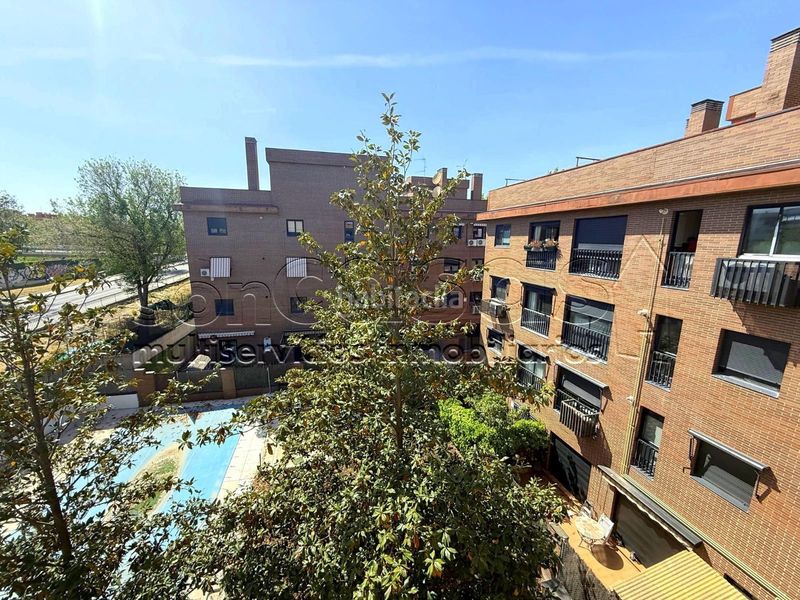 Foto d7189755-e864-4cd5-914d-6bb884a507c2. Pis amb calefacció piscina a Timón Madrid