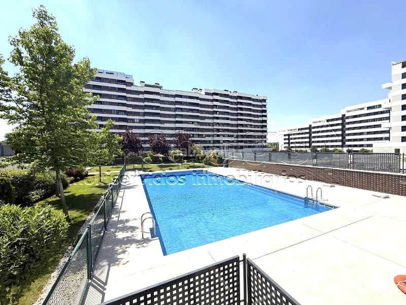 Foto c5aba8e9-e559-4cb6-9b5d-f2f19141b5fe. Lloguer pis amb calefacció aparcament piscina a Valdebebas - Valdefuentes Madrid