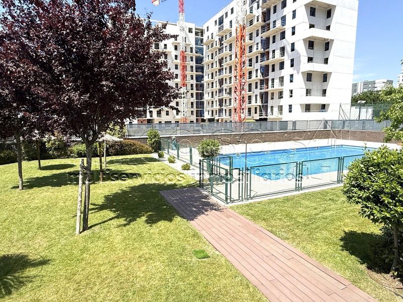 Foto cd823b63-b611-4c41-a3c0-fa3d73375a8c. Lloguer pis amb calefacció aparcament piscina a Valdebebas - Valdefuentes Madrid