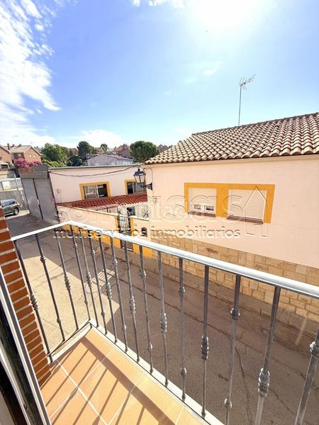 Foto a0d2ec2b-2f6a-4a58-ab89-1d54f87e68a6. Duplex avec chauffage parking dans Cobeña