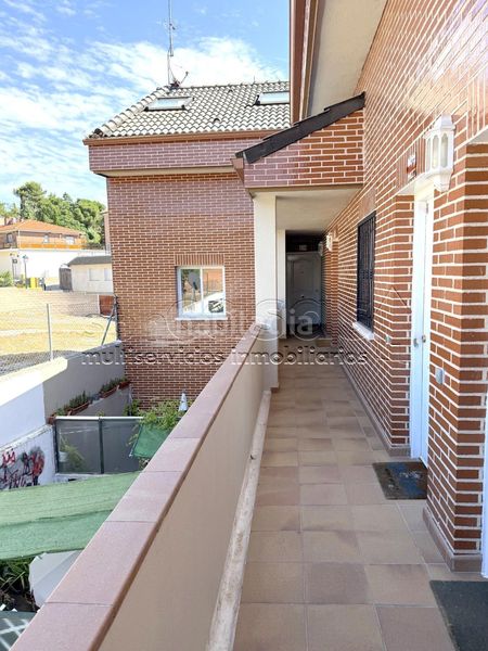 Foto cb678535-dbaf-41ef-923c-2a64ba901840. Duplex avec chauffage parking dans Cobeña