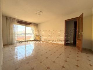 Etagenwohnung  Concejal tomas serrano guio. Piso en venta 3 dormitorios en el casco histórico de barajas.