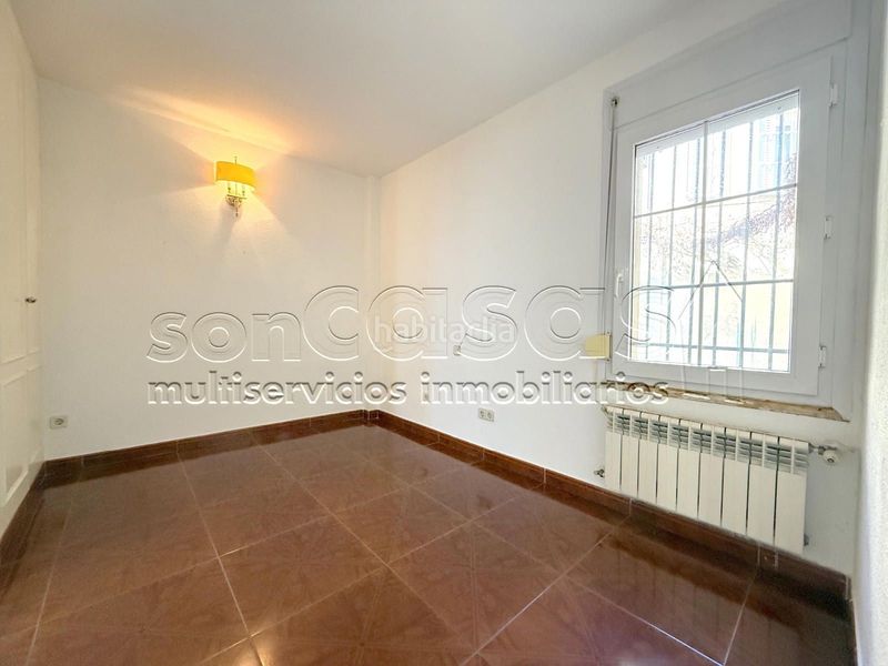 Foto 3aff698e-8a81-4a74-b7df-75e04ed37b73. Casa adossada amb calefacció aparcament a El Viso Madrid