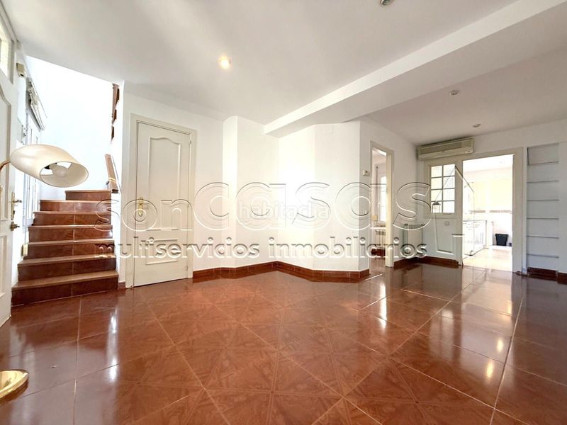 Foto 8b0f9d7d-4a55-4eb3-8311-67992628682c. Casa adossada amb calefacció aparcament a El Viso Madrid