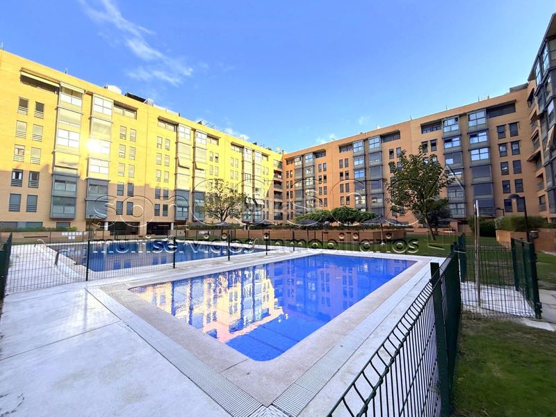 Foto 080cd8e8-dce7-4147-854e-3c0b7cdc96fa. Etagenwohnung mit heizung parking pool in Rejas Madrid