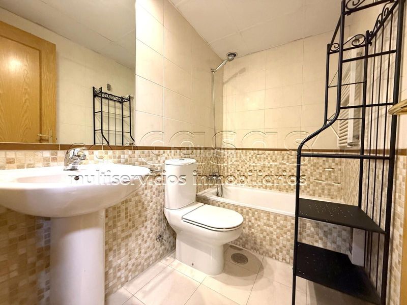 Foto 130ec95d-e43c-4428-88b7-845905a35c13. Etagenwohnung mit heizung parking pool in Rejas Madrid