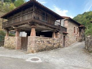 Casa  Riera. Venta de casa en somiedo