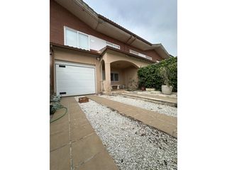 Casa adossada  Calle salvador espriu. Venta de chalet adosado en riudoms