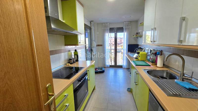 Foto 1e6ab152-235d-4505-84af-206cb716f36c. Pis a calle del planeta júpiter 1 a Parla este Parla