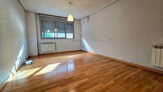 Appartement à Calle fuente vieja 2. Room house inmobiliaria vende.