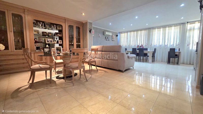 Foto 05285eb0-024b-48bb-8a8c-13cc3d9e679e. Xalet amb xemeneia calefacció aparcament a Laguna Park Parla