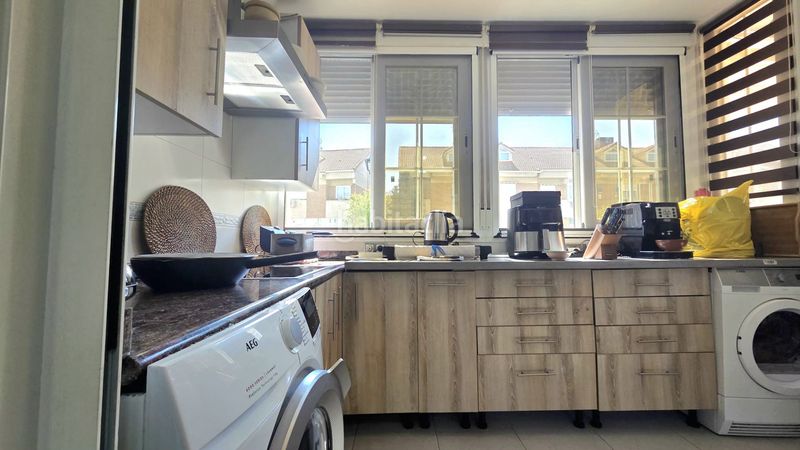 Foto 09069ce4-ebff-4c35-a386-44bc16c75b73. Xalet amb xemeneia calefacció aparcament a Laguna Park Parla