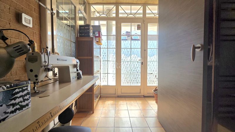 Foto 14b836dc-8291-401f-ba89-427ee5f0760b. Xalet amb xemeneia calefacció aparcament a Laguna Park Parla