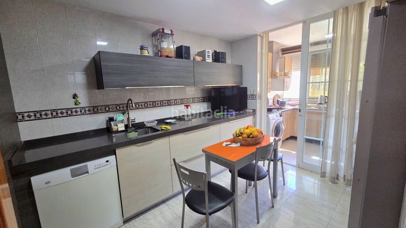 Foto 2a386843-944d-450a-bc62-03555f3e1d9e. Xalet amb xemeneia calefacció aparcament a Laguna Park Parla