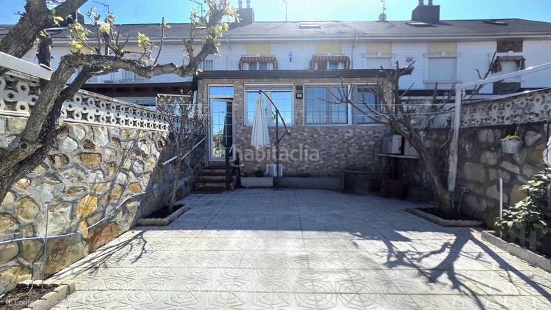 Foto 3171723a-744a-40b3-9700-36f25a73f5e6. Xalet amb xemeneia calefacció aparcament a Laguna Park Parla