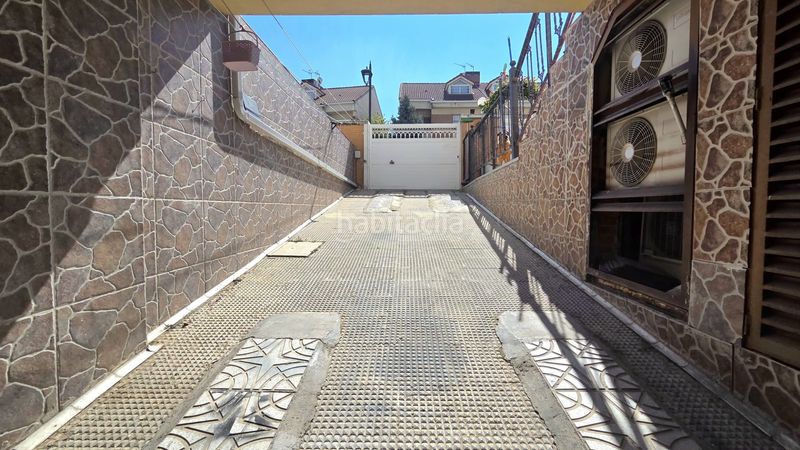 Foto 947cfcea-dbac-4ffd-80b2-03bfd77344b7. Xalet amb xemeneia calefacció aparcament a Laguna Park Parla