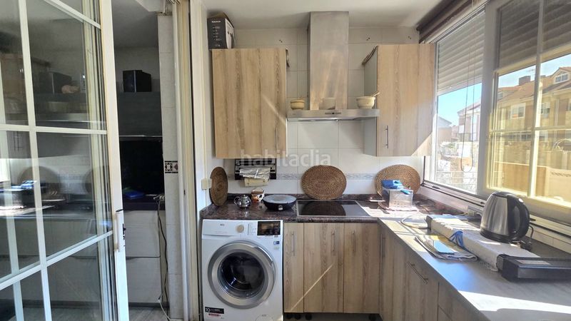 Foto b8aa4435-b635-4208-8310-51822c6def0c. Xalet amb xemeneia calefacció aparcament a Laguna Park Parla