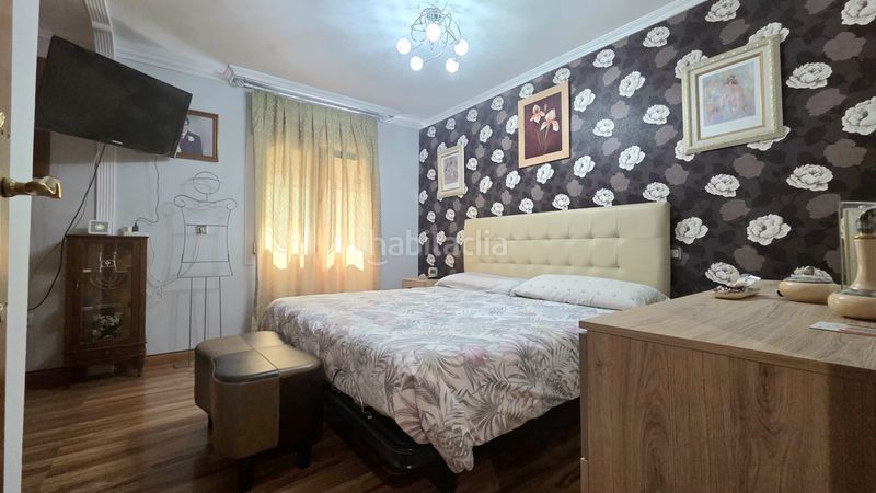 Foto c91186d2-6d6b-4b09-9614-82f0e399046b. Xalet amb xemeneia calefacció aparcament a Laguna Park Parla