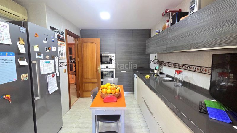 Foto cba48013-9f24-454f-aeee-e849caa66d5f. Xalet amb xemeneia calefacció aparcament a Laguna Park Parla