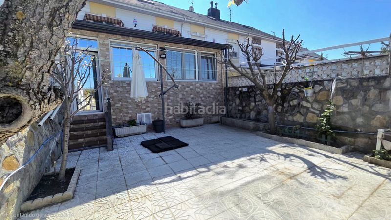 Foto ebaeb37d-dfca-4f26-ba12-c831a6cc9e9b. Xalet amb xemeneia calefacció aparcament a Laguna Park Parla