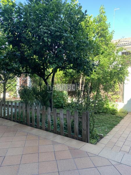 Foto 4509ed09-7878-4b40-bd8a-3fd589dd2e68. Casa adossada amb aparcament a El Altillo Jerez de la Frontera