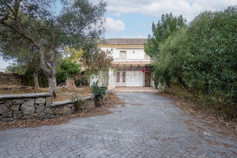 Foto ce789304-a1de-4bf9-a76a-5fa9a0f18297. Chalet  en Benalup